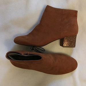 NWT Arizona Jean Co Booties sparkly heel. Size Womens 8 M. Color Paisley Brown.